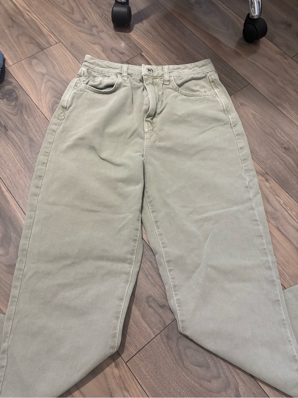 Zara Women's Straight-Leg Jeans in Sage Green